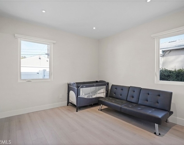 1239 N Reese Place - Photo Thumbnail 15