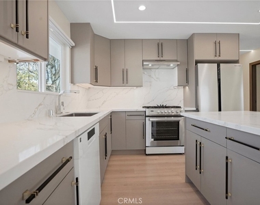 1239 N Reese Place - Photo Thumbnail 5