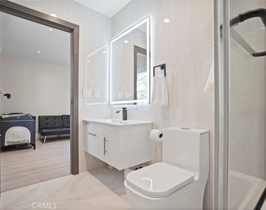 1239 N Reese Place - Photo Thumbnail 22