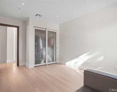 1239 N Reese Place - Photo Thumbnail 17