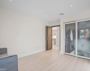 1239 N Reese Place - Photo Thumbnail 18