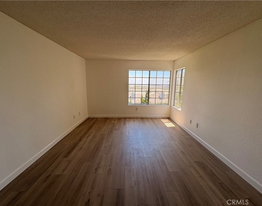 1418 Brett Place - Photo Thumbnail 7
