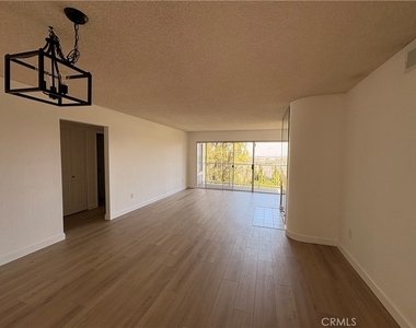 1418 Brett Place - Photo Thumbnail 5