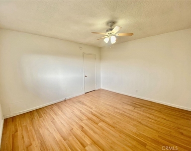 1115 S Wooster Street - Photo Thumbnail 9