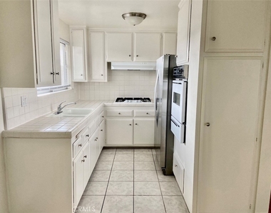 1115 S Wooster Street - Photo Thumbnail 6