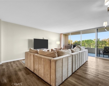4337 Marina City Dr - Photo Thumbnail 11