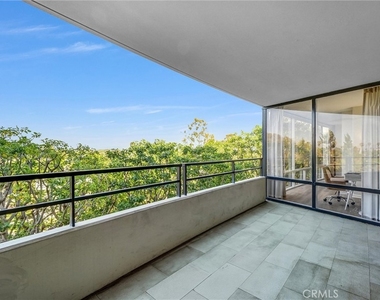 4337 Marina City Dr - Photo Thumbnail 16