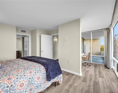 4337 Marina City Dr - Photo Thumbnail 20