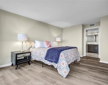 4337 Marina City Dr - Photo Thumbnail 19