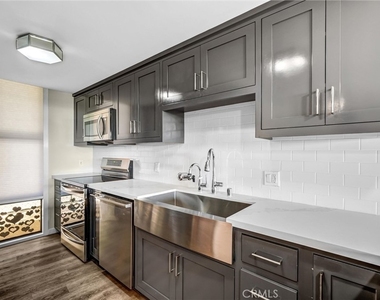 4337 Marina City Dr - Photo Thumbnail 4