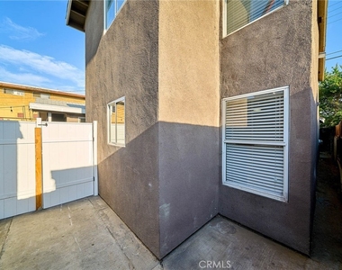 218 E 25th - Photo Thumbnail 3