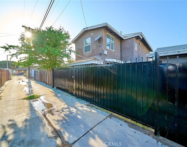 218 E 25th - Photo Thumbnail 4
