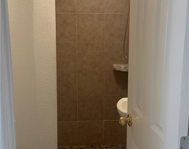 218 E 25th - Photo Thumbnail 7