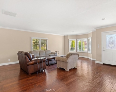 5081 Howard Avenue - Photo Thumbnail 8