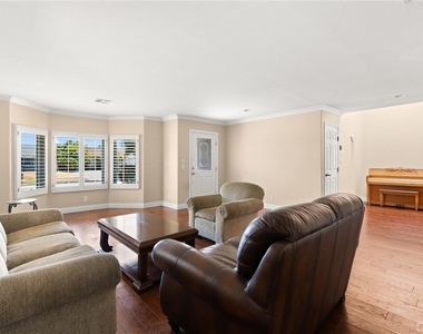 5081 Howard Avenue - Photo Thumbnail 9