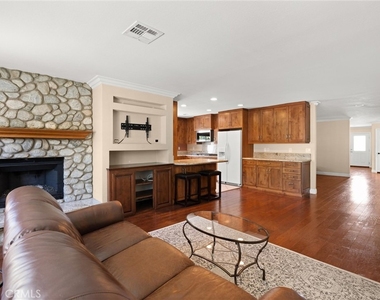 5081 Howard Avenue - Photo Thumbnail 4
