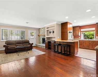 5081 Howard Avenue - Photo Thumbnail 3
