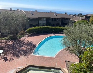6542 Ocean Crest - Photo Thumbnail 2