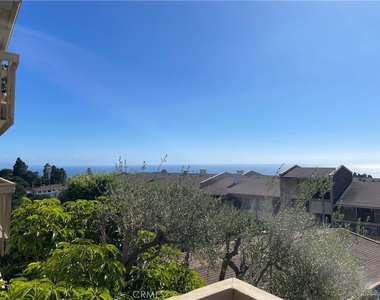 6542 Ocean Crest - Photo Thumbnail 3