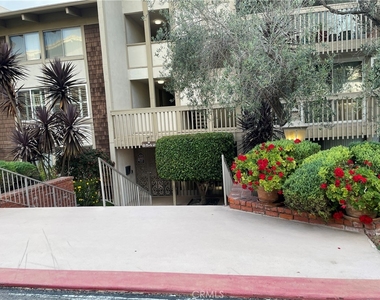6542 Ocean Crest - Photo Thumbnail 5