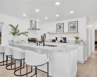 920 W Balboa - Photo Thumbnail 3