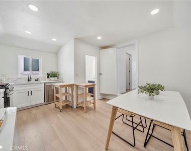 920 W Balboa - Photo Thumbnail 16