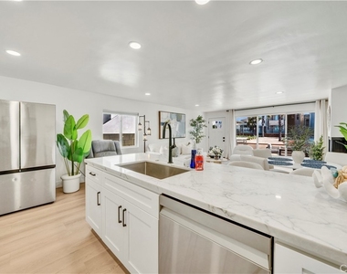 920 W Balboa - Photo Thumbnail 5