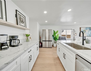 920 W Balboa - Photo Thumbnail 6