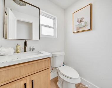 920 W Balboa - Photo Thumbnail 12