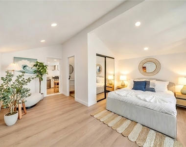 920 W Balboa - Photo Thumbnail 20