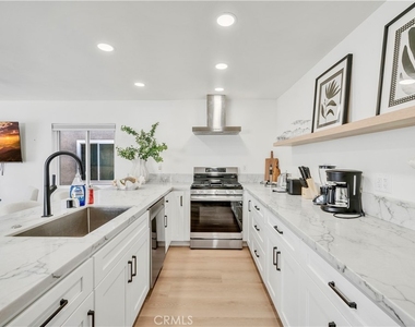 920 W Balboa - Photo Thumbnail 4