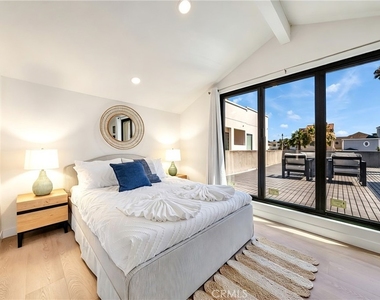920 W Balboa - Photo Thumbnail 21