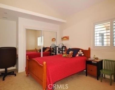 2310 Voorhees Avenue - Photo Thumbnail 18