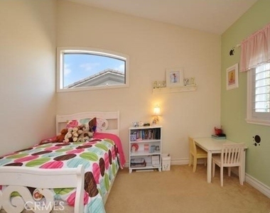 2310 Voorhees Avenue - Photo Thumbnail 16