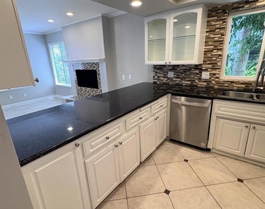 4603 Cove Drive - Photo Thumbnail 14
