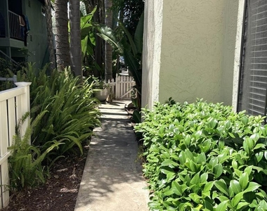 4603 Cove Drive - Photo Thumbnail 4