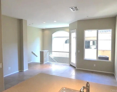 472 Almond Road - Photo Thumbnail 10