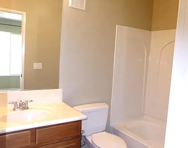 472 Almond Road - Photo Thumbnail 9
