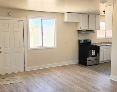 6963 Tamarisk Avenue - Photo Thumbnail 2