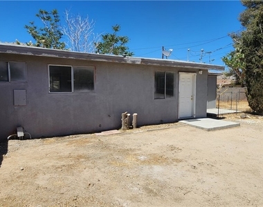 6963 Tamarisk Avenue - Photo Thumbnail 11