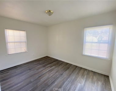2717 Crescent Avenue - Photo Thumbnail 8