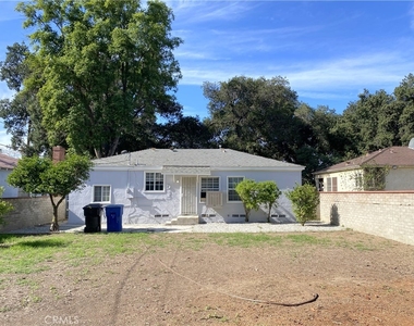 2717 Crescent Avenue - Photo Thumbnail 10