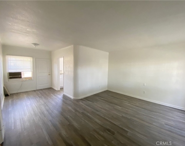 2717 Crescent Avenue - Photo Thumbnail 4