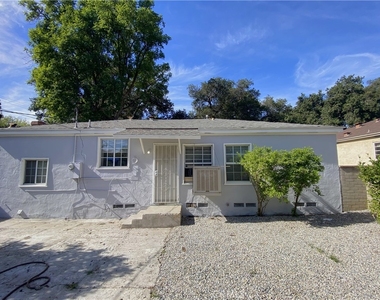 2717 Crescent Avenue - Photo Thumbnail 9