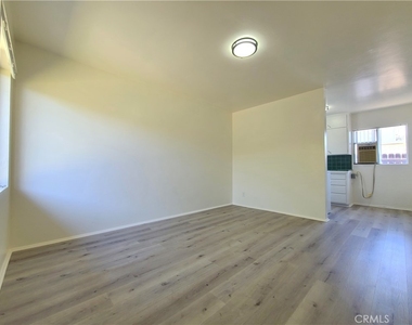 10926 Evans Street - Photo Thumbnail 3