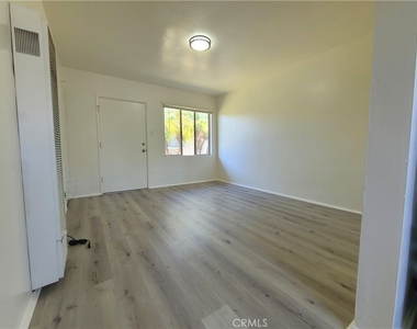 10926 Evans Street - Photo Thumbnail 2