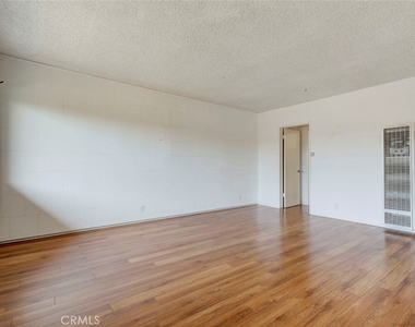 1835 N Alexandria Boulevard - Photo Thumbnail 3