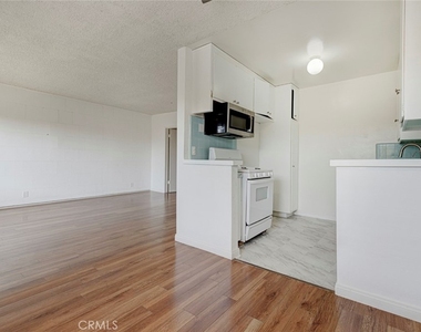 1835 N Alexandria Boulevard - Photo Thumbnail 11