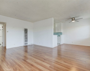 1835 N Alexandria Boulevard - Photo Thumbnail 4