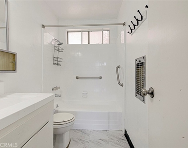 1835 N Alexandria Boulevard - Photo Thumbnail 16